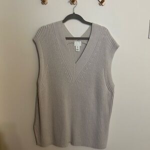 H&M Ribbed V-Neck Sleeveless Sweater Vest in Beige